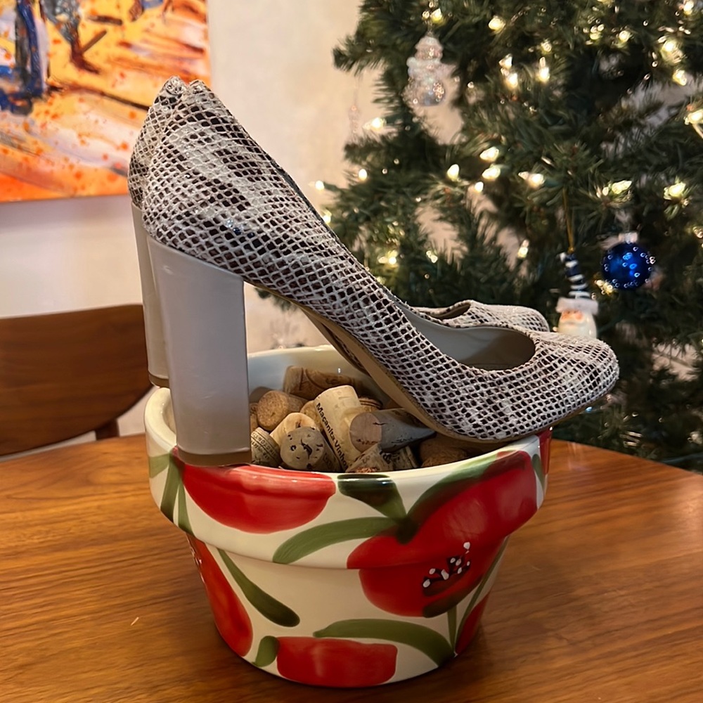 Beautiful snakeskin size 8 banana republic pumps